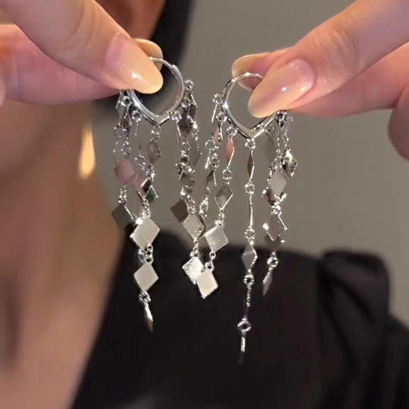 Ear Style Exquisite Temperament Simple Atmosphere Fringed Stud Earrings Light Luxury Versatile Earrings