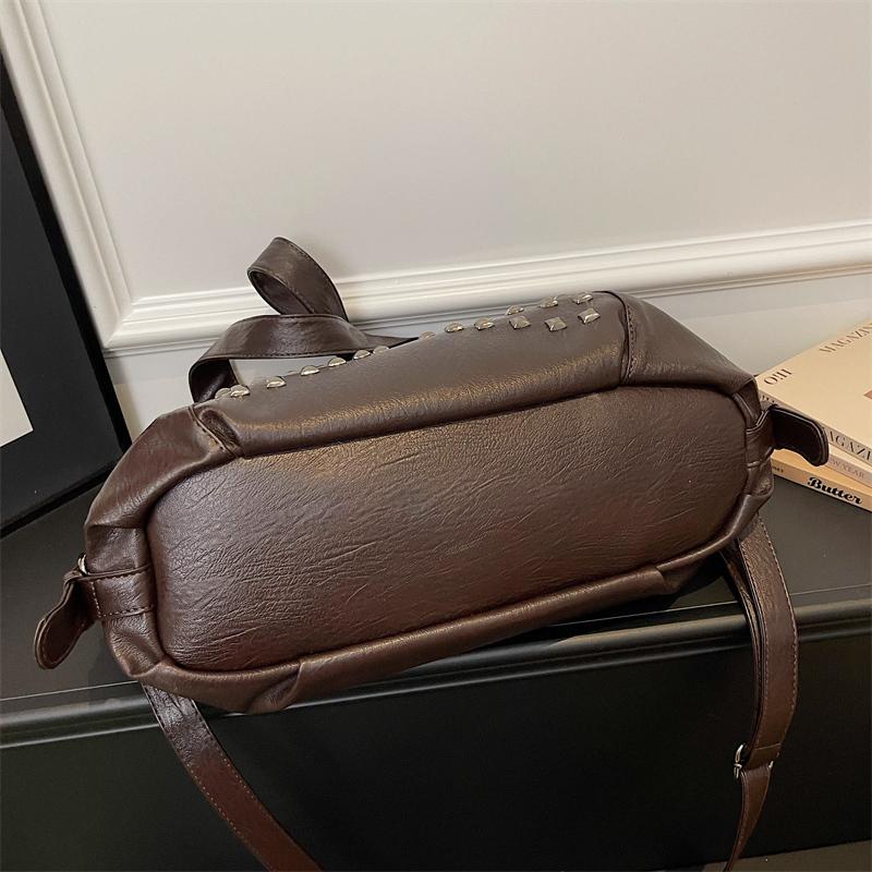 Vintage Large Capacity Rivet Tote Bag Women's Shoulder Underarm Bag