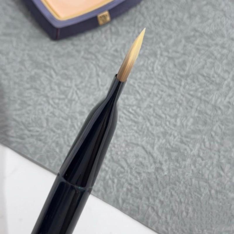 Makeup Brushes Foundation Professional Brush Tongue Shaped Liquid Foundation Concealer Brush Women Face Base Makeup Beauty Tools