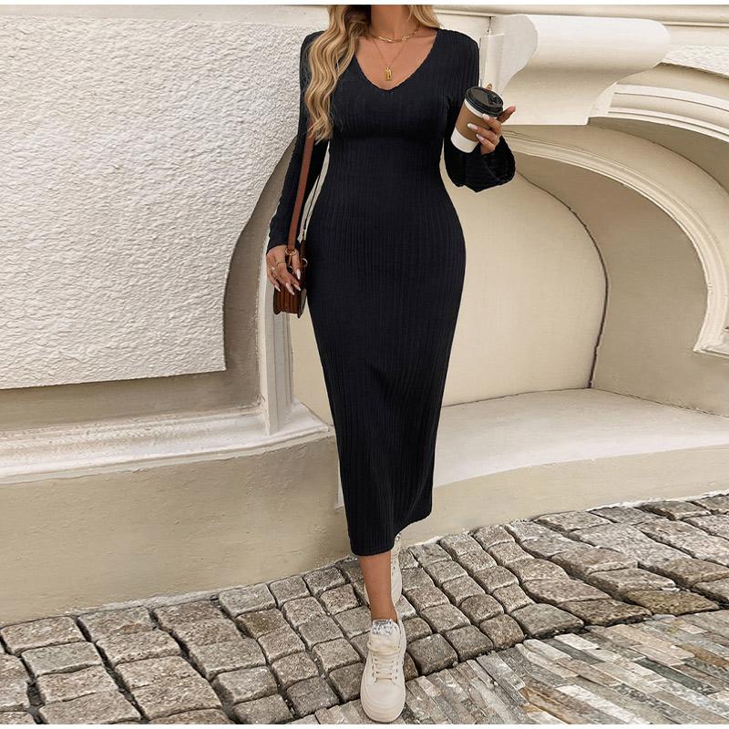 Трикотажное женское платье с длинным рукавом и V-образным вырезом — фото 7