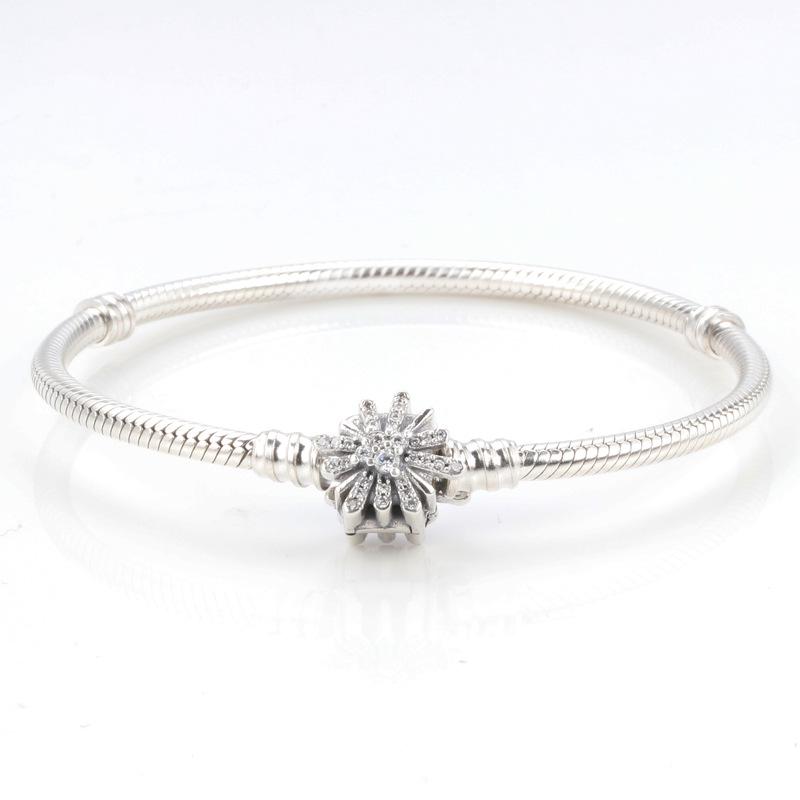 Náramek z mincovního stříbra S925 s řetízkem typu hadí kost a přívěsky ve tvaru hvězdy a sněhové vločky