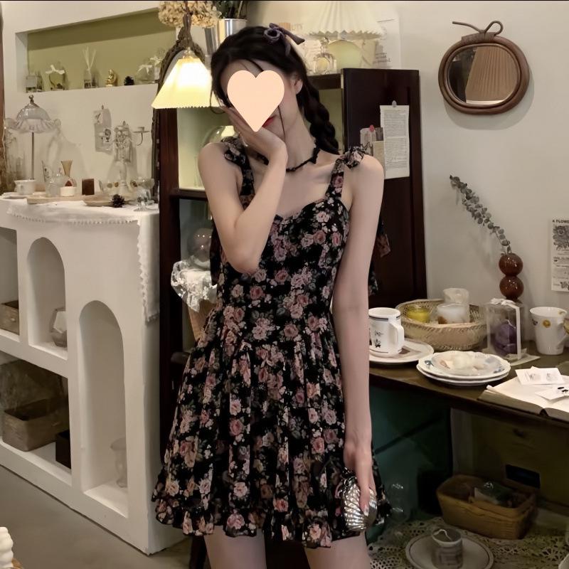 2025 Retro Floral Slimming Summer Dress: French Suspender Style Short Skirt for Petite Women S (Recommended Below 90 kg)