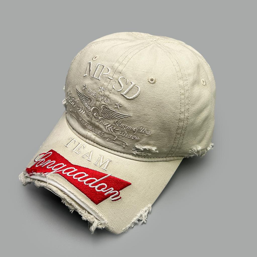 Frühling und Sommer Amerikanische Nische Bestickte Alphabet Baseballkappen Männer und Frauen Sonnenschutz Löcher Winddichter Schirm Personalisierte Schirmmütze