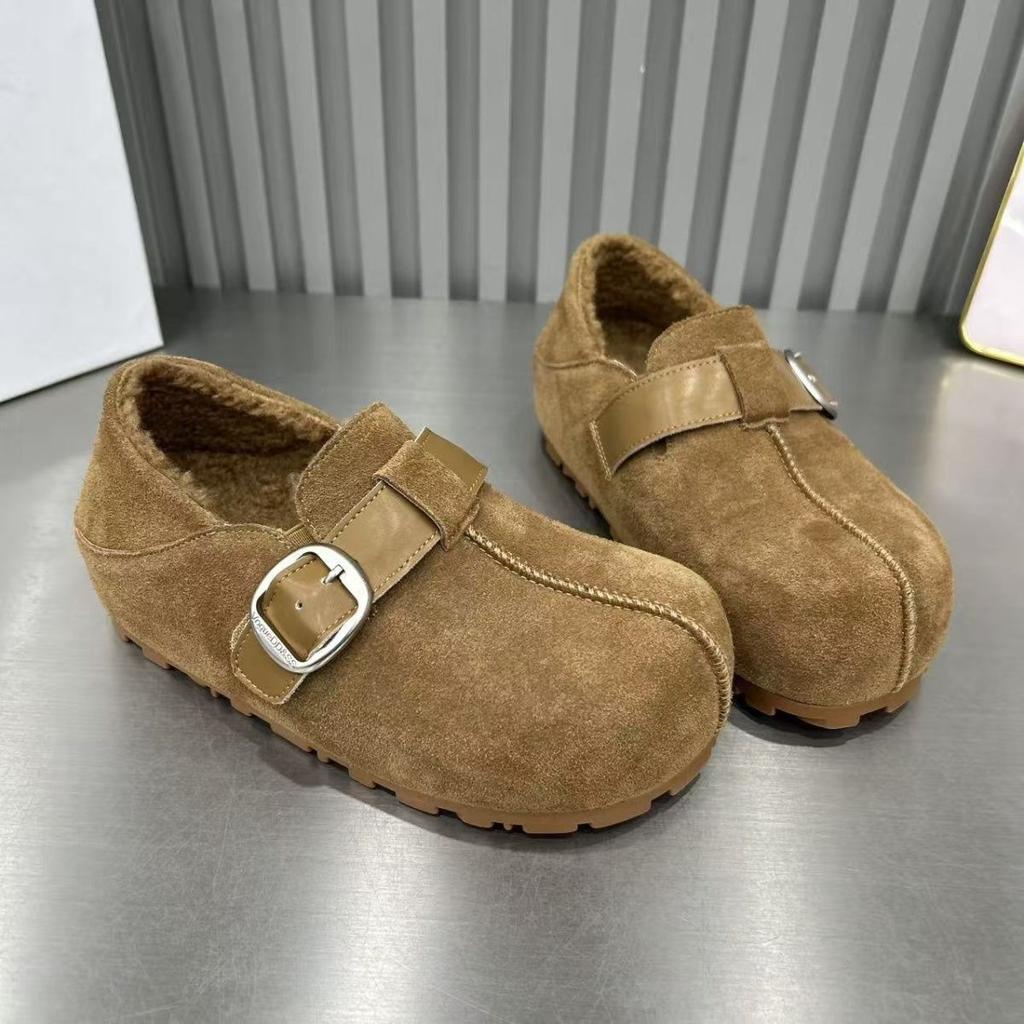 2026 autumn new anti-fur women's shoes are versatile and comfortable with one foot and two fashionable Birkenstocks with plush big head shoes.