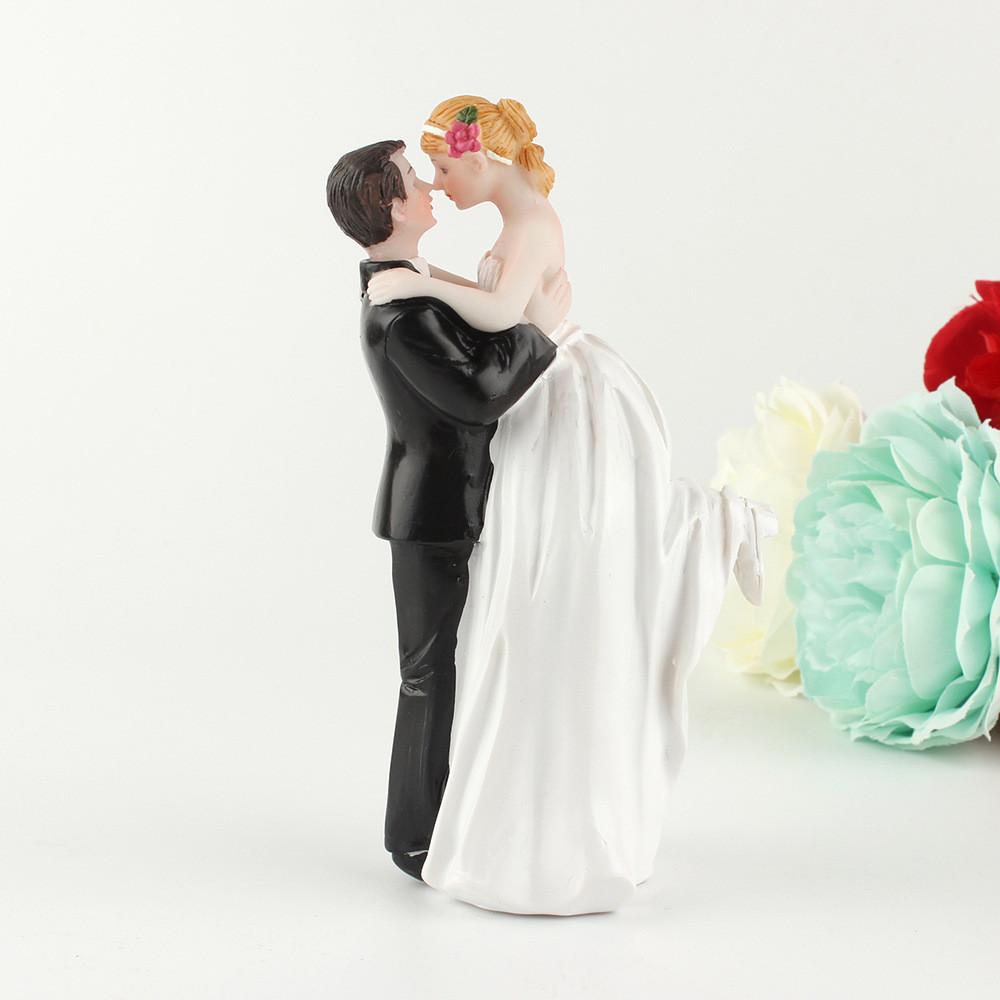 Western Style Cake Topper With Resin Bride And Groom Figures For Wedding Party Decor