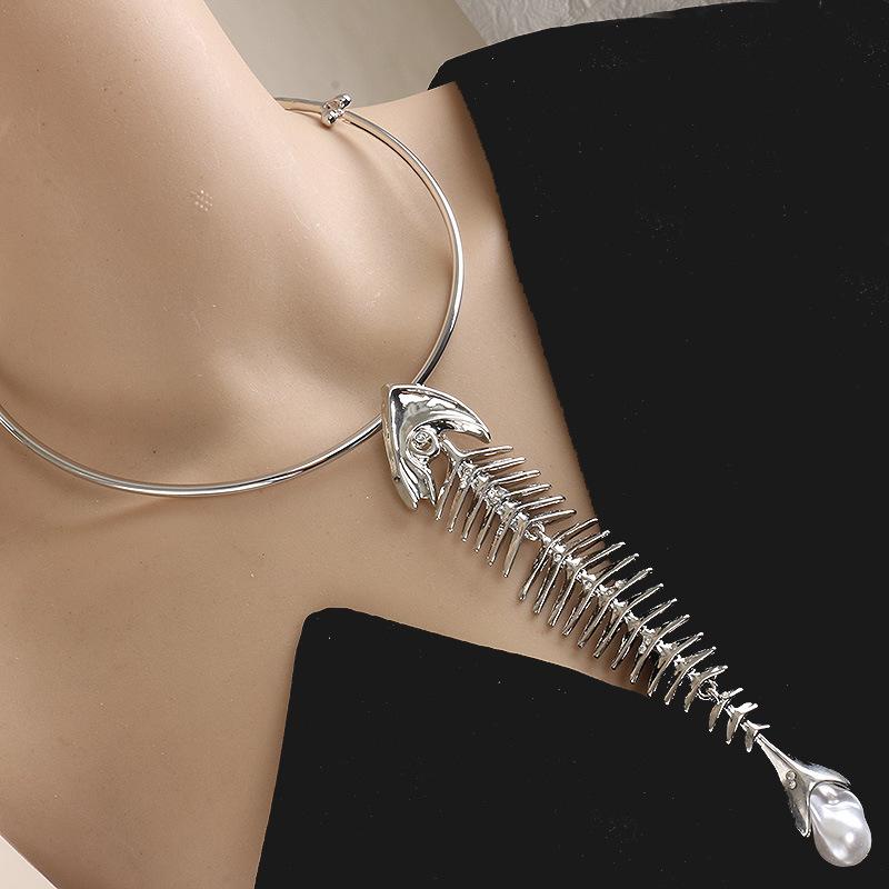 

Европейско-американский кулон-чокер «Рыбья кость» с инкрустацией бриллиантами – Изысканное колье премиум-класса для ключиц