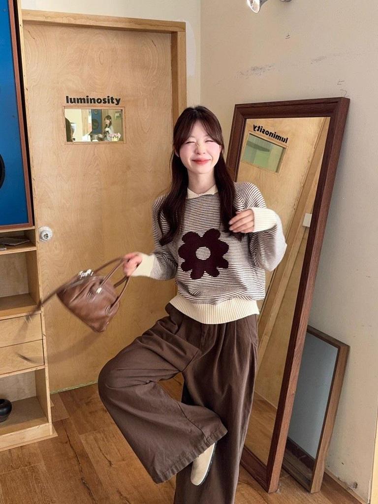 2026 Women's Korean Style Crew Neck Pullover: Loose, Slimming Sweater for Autumn/Winter, Wear Solo or Layered.