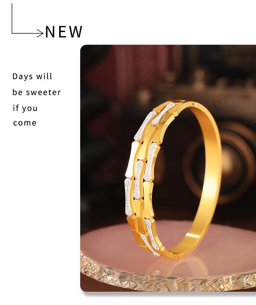 18k Gold-Plated Titanium Steel Hollow Geometric Diamond Bracelet for Women