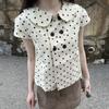 Süßes kurzärmeliges Hemd im koreanischen Stil mit Pünktchen und Puppenkragen für Damen, neues Sommer-Doppelreiher-Design, vielseitiges Oberteil