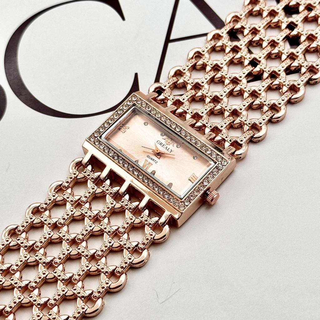 Fashionable Women's Square Quartz Watch - New Custom Design