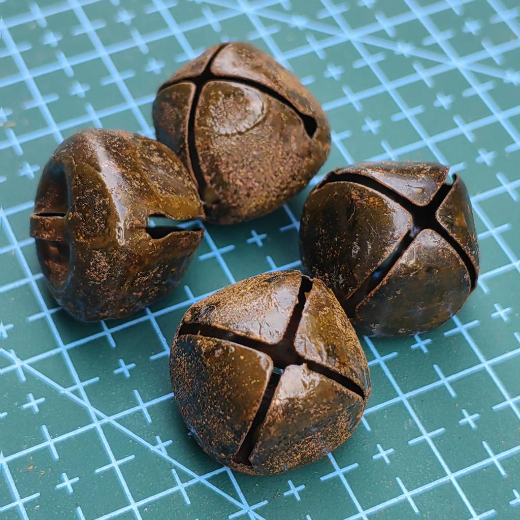 2cm 30pcs Christmas Rusty Jingle Bells Cross Rusted Metal Jingle Bells Vintage Rusted Metal Bells for Christmas and Party