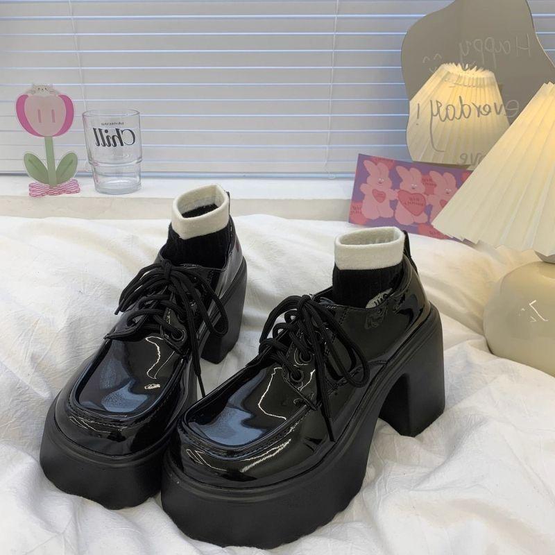 Sweet and cool retro Mary Jane shoes women's French niche design sense small leather shoes thick heel high heels 2025 spring and summer new models