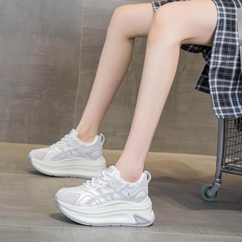 Small thick-soled Forrest Gump shoes women's autumn 2025 new casual fashion versatile Douyin explosive version height-increasing women's shoes