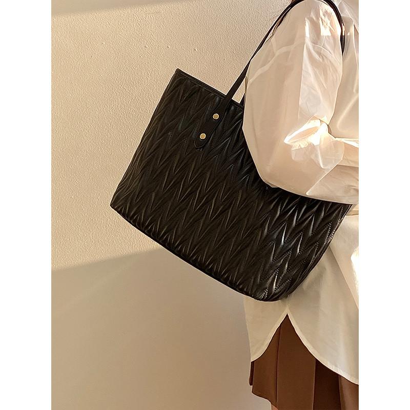 Ielgy Autumn Winter Large Capacity Commuter Tote Bag Pleated Shoulder Handbag