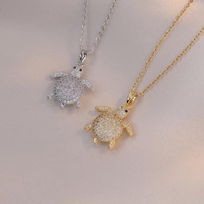 Cross-border best-selling summer new copper pendant women's necklace. Fashionable, light luxury style. Design is niche and sophi