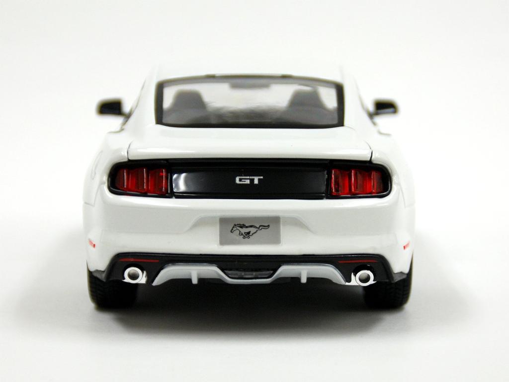 Maisto Special Edition 118 Series SE 2015 Ford Mustang White 200-129