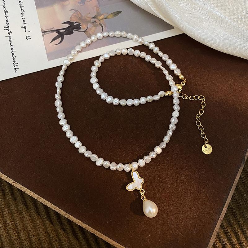 Versatile High-end Necklace with Female Design, Butterfly Collarbone Chain, Retro Temperament Necklace 36CM