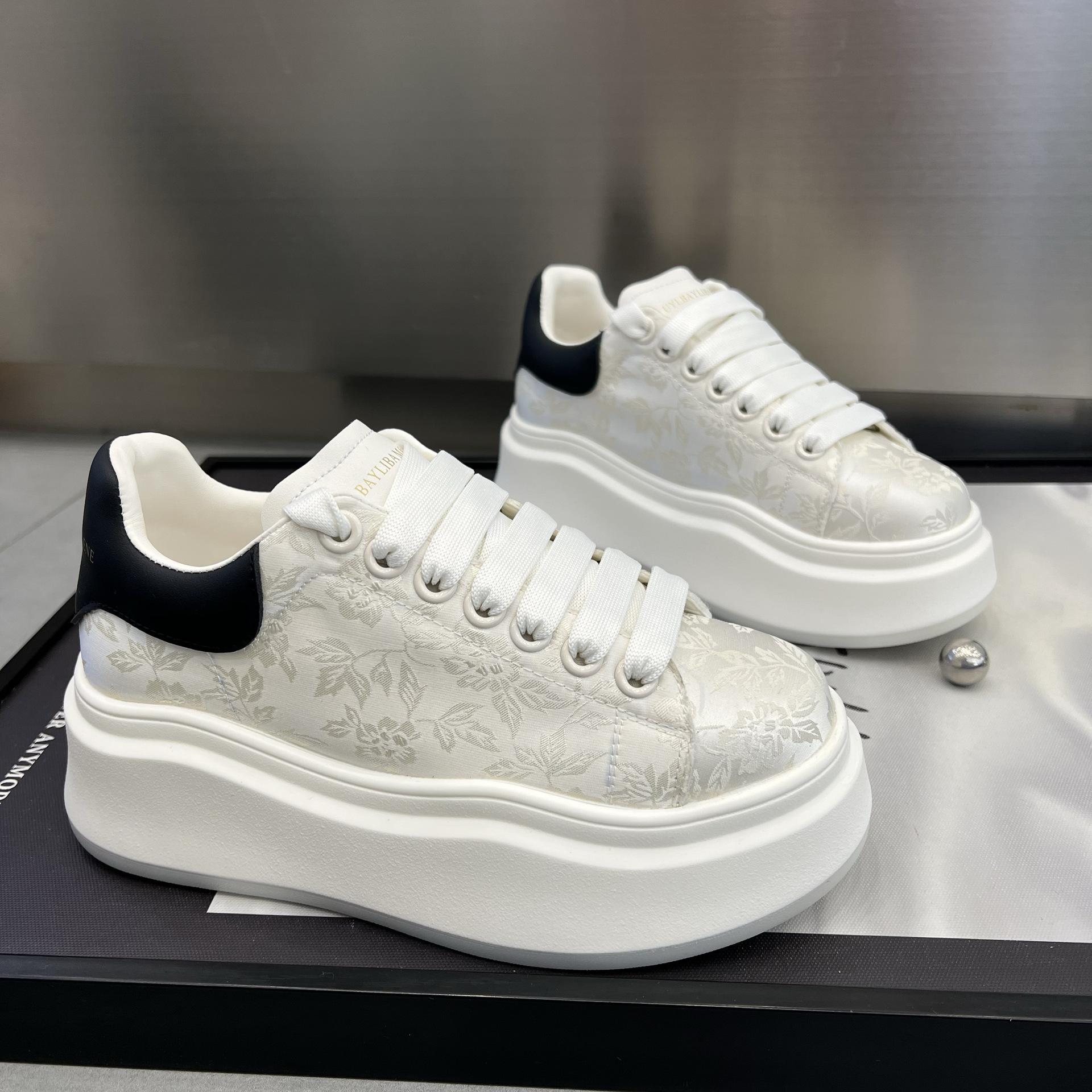 

Роскошные новые универсальные кроссовки с вышивкой и принтом 2024 года, женские весенние и осенние дышащие легкие повседневные кроссовки для сноуборда 40