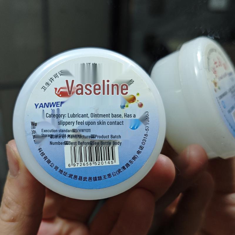 

White Petroleum Jelly Hand Cream - 50ml Moisturizing Lubricant for Autumn & Winter Skin Care, Women s Household Use.