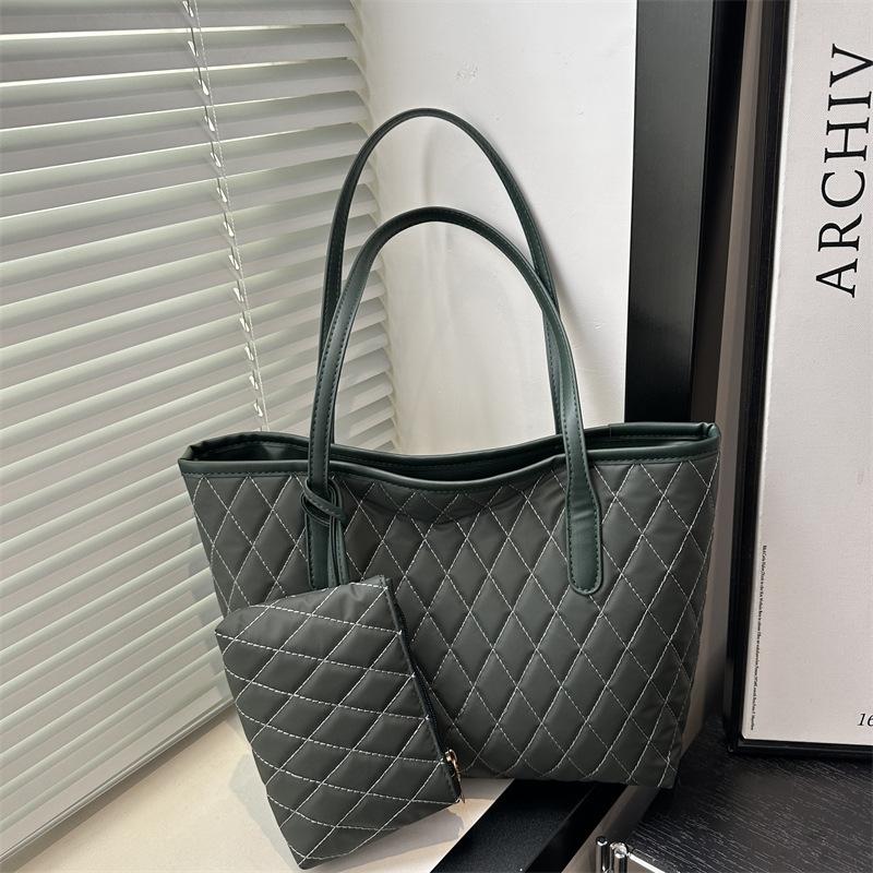 2025 New Casual Simple Shoulder Armpit Bag Commuting Large Capacity Foreign Style Rhombus Embroidery Thread Women's Bag Large Tote Bag