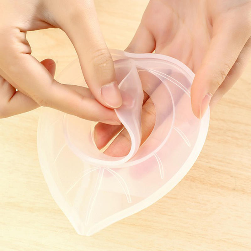 Silicone Waterproof Faucet Drain Mat Compact Non-slip Heart Shaped Bathroom Kitchen Splash Guard Diversion Sleeve Water Catcher