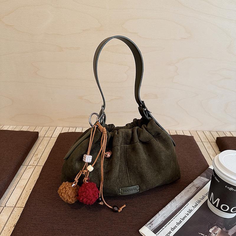 

2025 autumn new Korean version armpit bag commuting lazy wind large capacity shoulder bag women s fashion simple shoulder bag no pendant зелёный