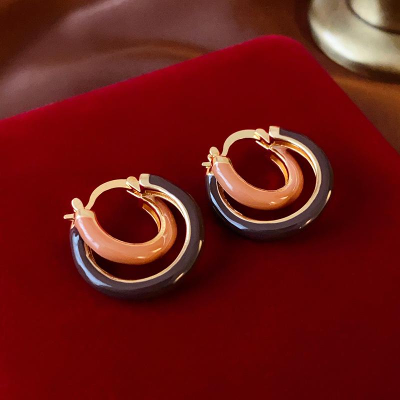 

Серьги-каффы Y2K в стиле ретро с геометрическим блоком цветов: Шикарный стиль инфлюенсера для женщин