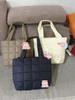 2025 A/W Tote Puffer Grande Matelassê Diamante 12L: Bolsa de Mão de Ombro Único