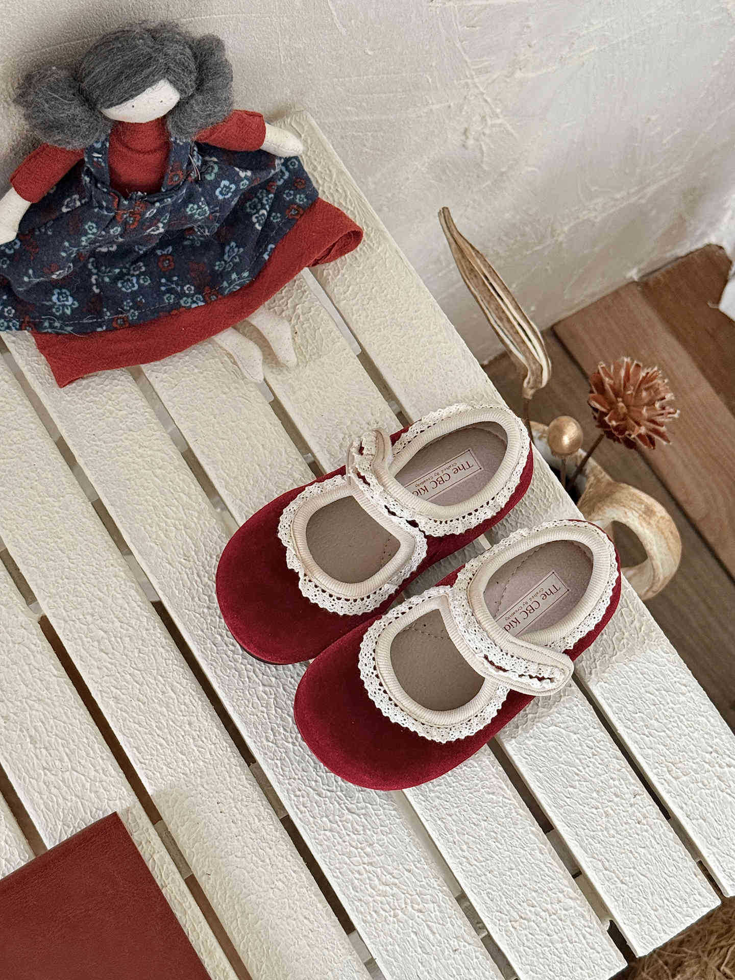 

XSHX детские туфли принцессы Вэньчжоу новый бархат кружево ретро девочки на липучке Мэри Джейн элегантный круглый носок 25 красный