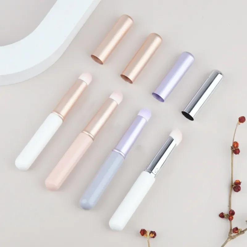 Malý štětec na rty s krytem Přenosný štětec na rty Beauty Makeup Štětec Vysoká kvalita s krytem štětec na rtěnku s kulatou hlavou Doporučeno