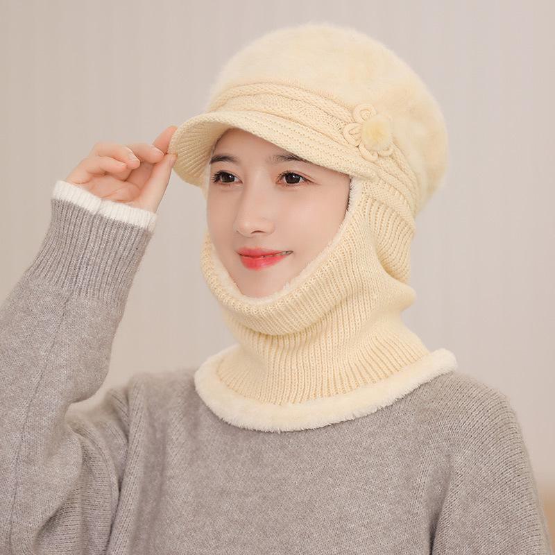 Women's Stylish Duckbill Hat with Fur Scarf – Warm, Knitted, for Middle-aged & Elderly