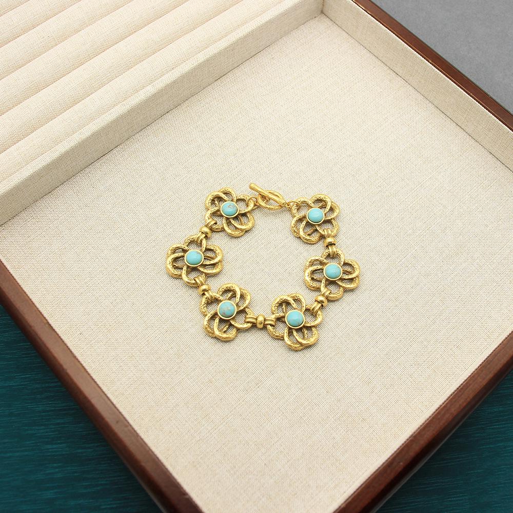 Pre-Owned Four-Leaf Clover Petal Necklace and Turquoise Bracelet Set for Women - Autumn/Winter Accessories