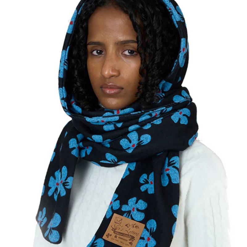 Shin’s Letters D.Muffler no.9 _ Écharpe bleue à fleurs