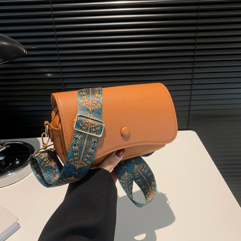 

Однотонная цветная простая сумка с широким плечевым ремнем, маленькая весенняя новая универсальная сумка через плечо, маленькая квадратная сумка