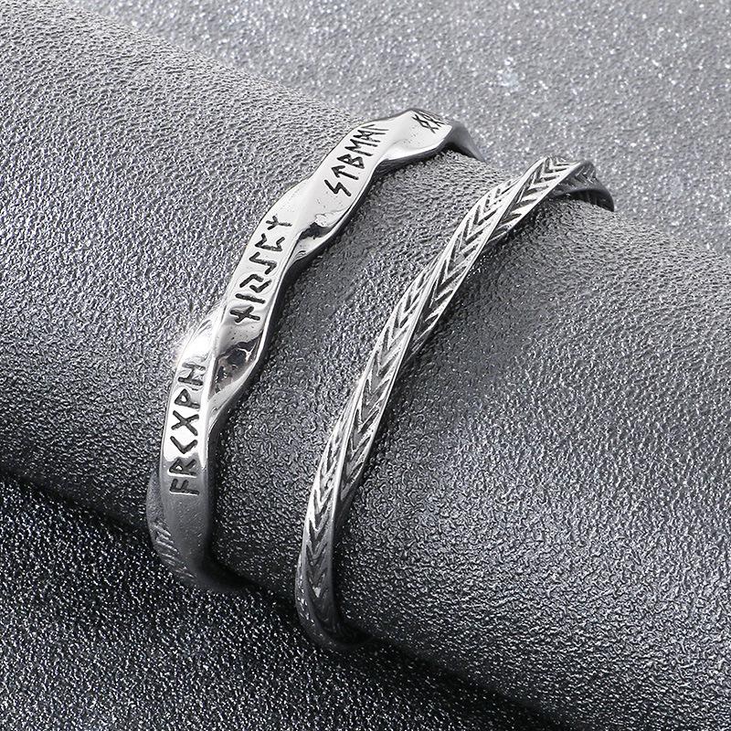 Retro Mobius Twist Rune Pattern Titanium Steel Viking Men's C-Shape Bracelet