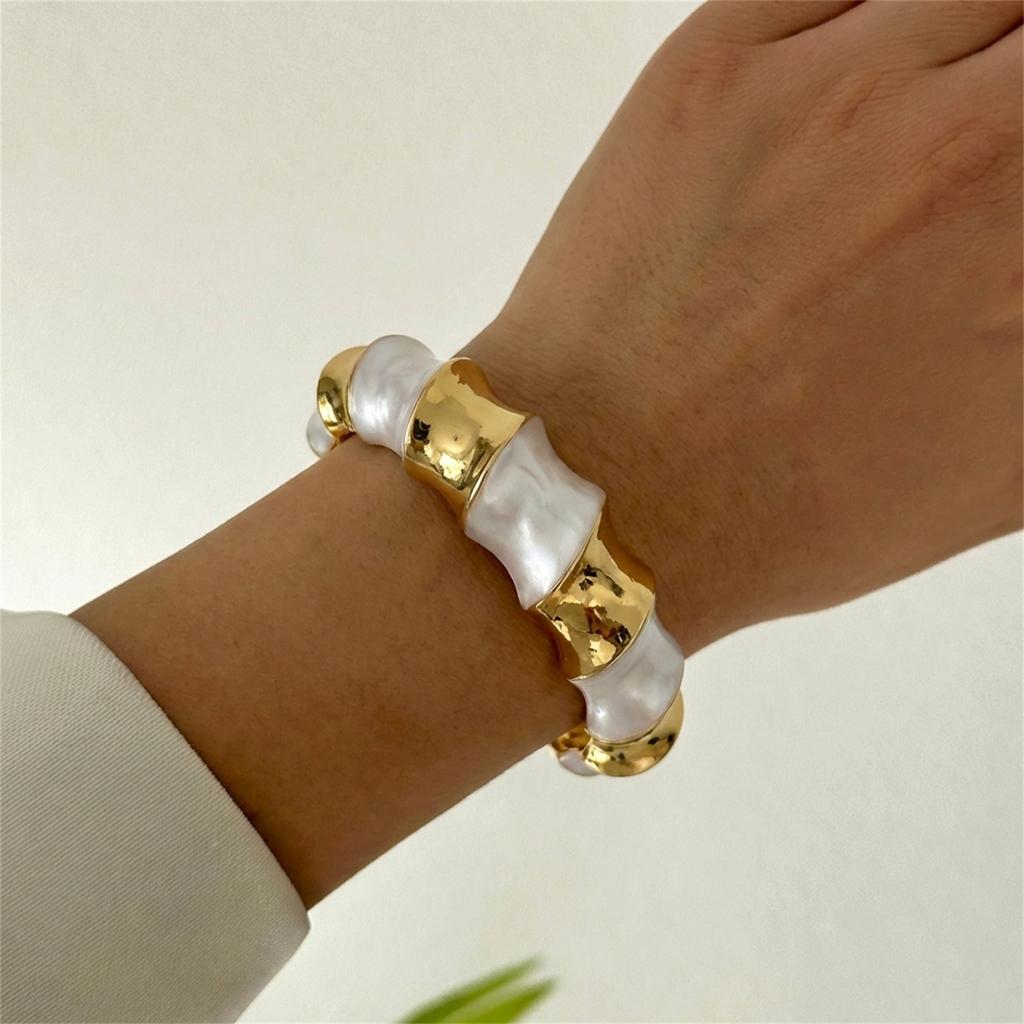 Vintage Punk Irregular Geometry Twisted Open Bangle for Women Hip Hop White Enamel Wide Chunky Bangle Charms Party Jewelry