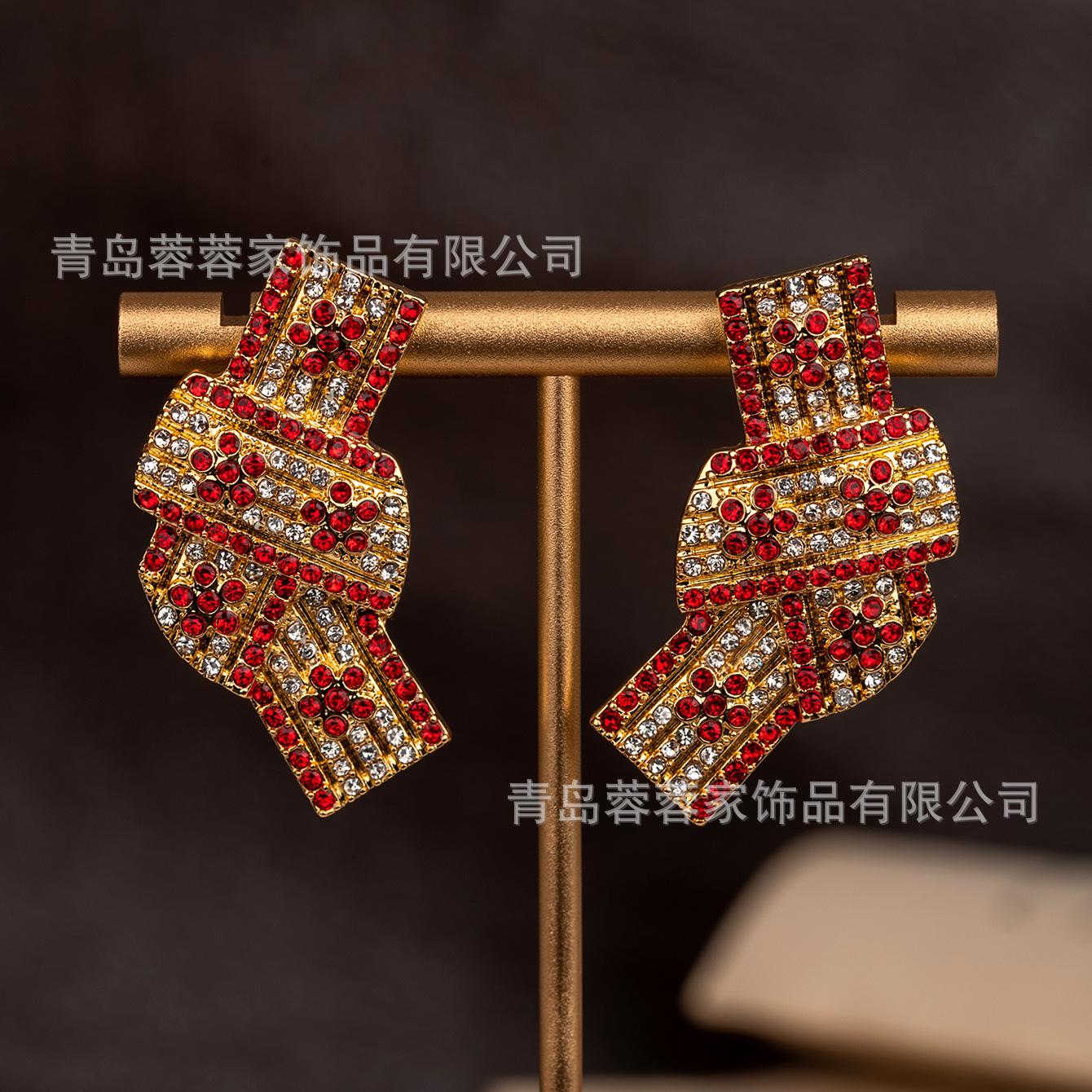 

Retro Court Style Luxury Full Twisted Enamel Gold Earrings Niche Unique Noble Light High-end Feel