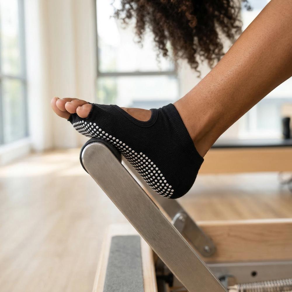 1 Pair Toeless Yoga Socks with Anti-Slip Grip Suitable for Pilates Ballet Barefoot Workouts Open-Toe Athletic