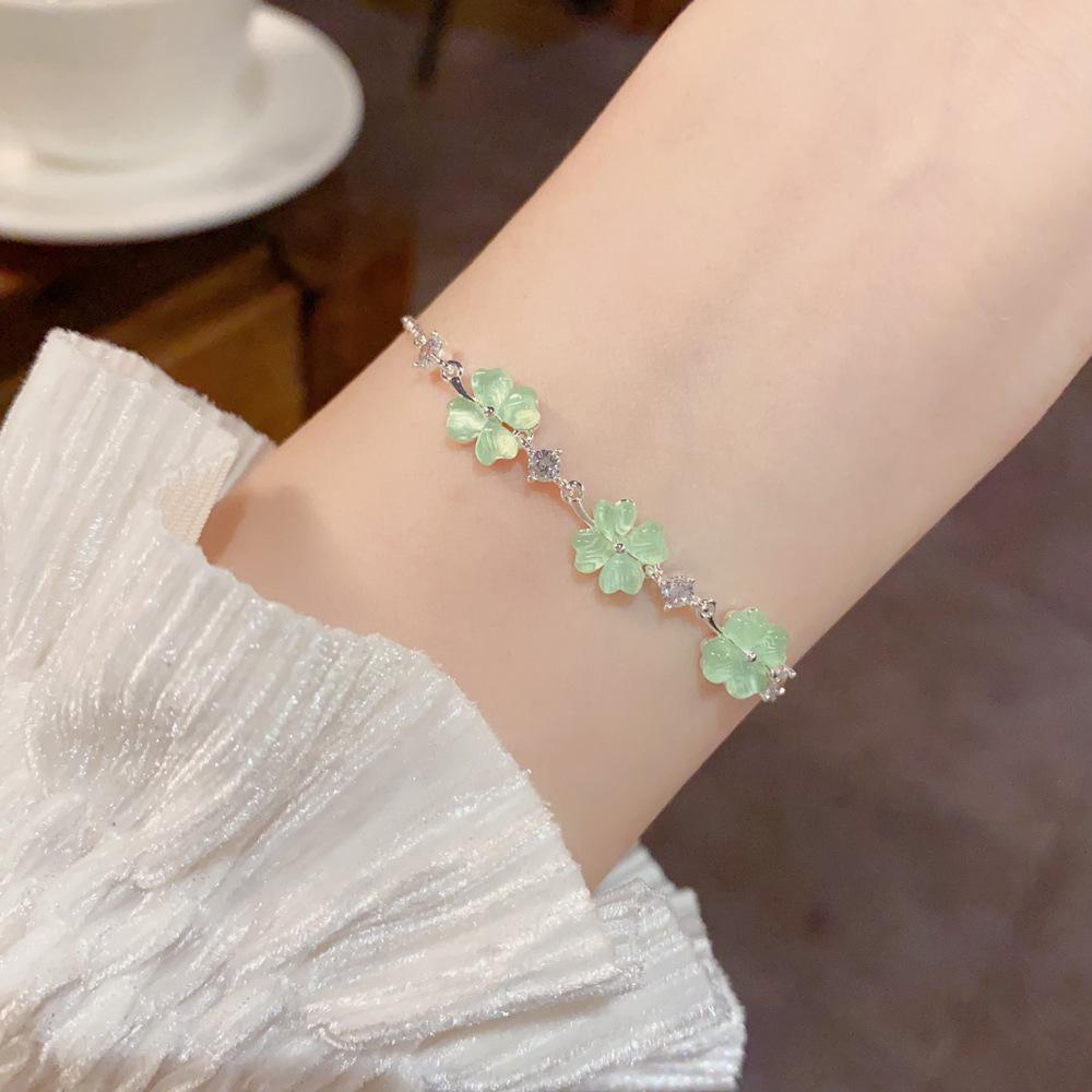 Small Fresh and Fashionable Light Luxury Opal Four-leaf Flower Bracelet Temperament Simple and Versatile Design Sense Super Flash Jewelry