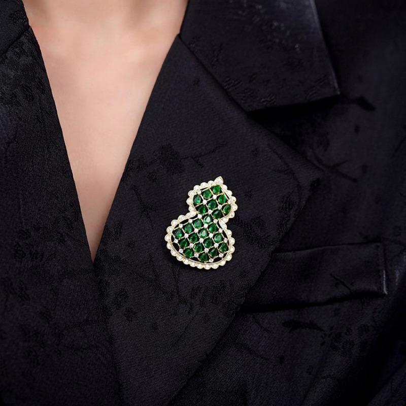 A High-end Women's Light Luxury Brooch with Full Diamonds and Gourd Corsages, Featuring A Unique Design Sense