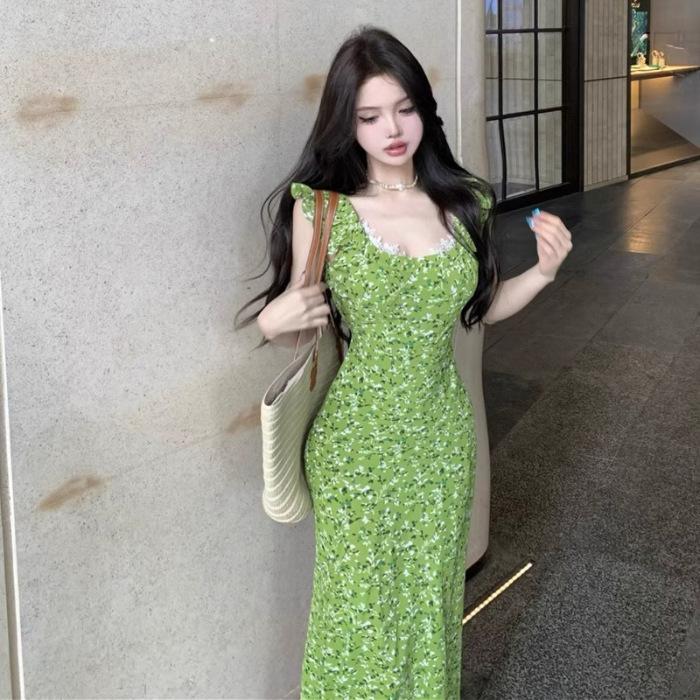 French green small flying sleeve floral dress women's summer 2026 new unique super good-looking waist and thin dress