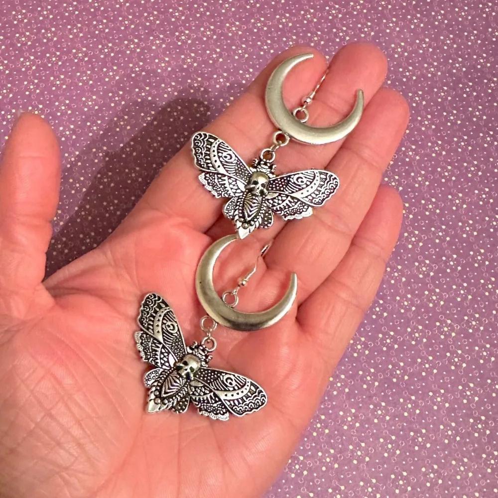 Exquisite Gothic Sliver Color Crescent Moon Skeleton Death Moth Insect Pendant Dangle Earrings for Women Halloween Witch Jewelry