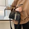 Luxus Nieten Damen Handtasche Mode Breiter Riemen Damen Umhängetaschen Ketten Quasten Design Damen Crossbody Taschen schwarz bost