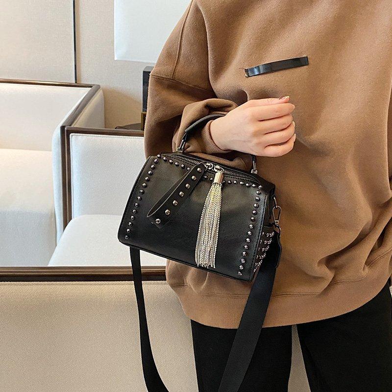 Luxus Nieten Damen Handtasche Mode Breiter Riemen Damen Umhängetaschen Ketten Quasten Design Damen Crossbody Taschen schwarz bost