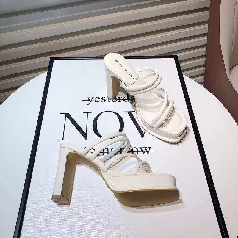 

Тапочки женская верхняя одежда мода 2024 новые летние туфли на высоком каблуке с квадратной головкой женские шпильки фея ветер одно слово крутые тапочки 39 слоновая кость