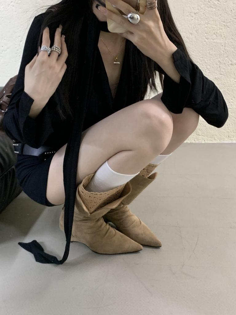 Autumn/Winter 2025 Vintage Lace-Trimmed Pointed Toe Ruched Cowboy Boots