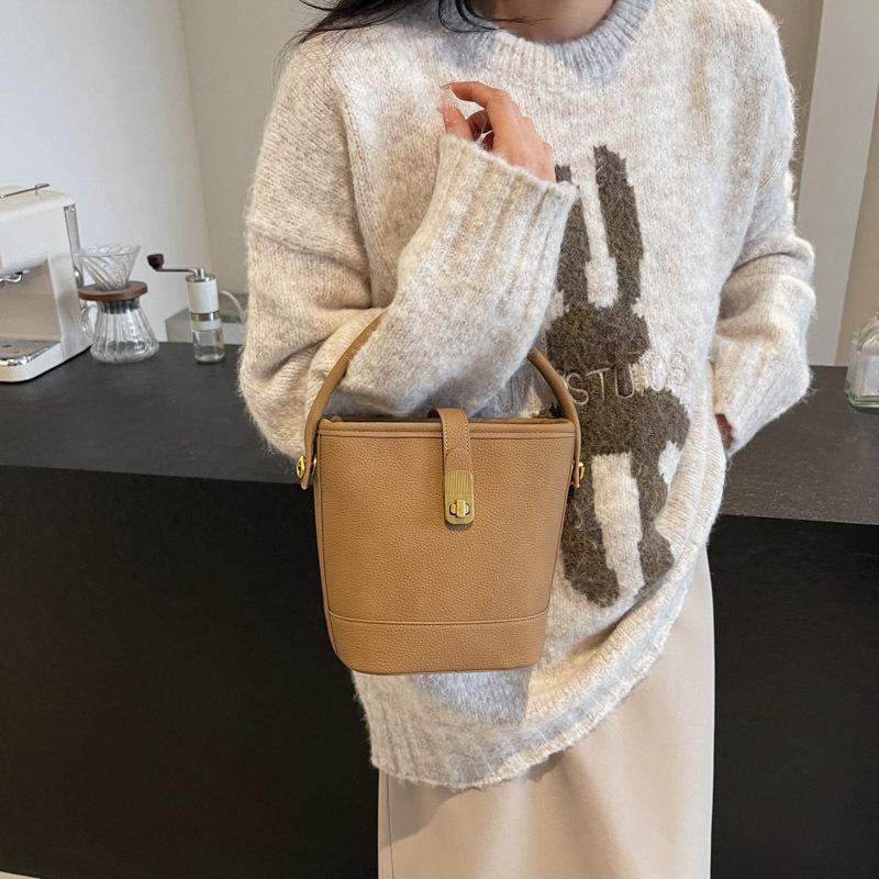 

Корейська версія ретро жіночої сумки 2024, новинки осені та зими, проста універсальна сумка-відро, сумка-мессенджер через плече хакі