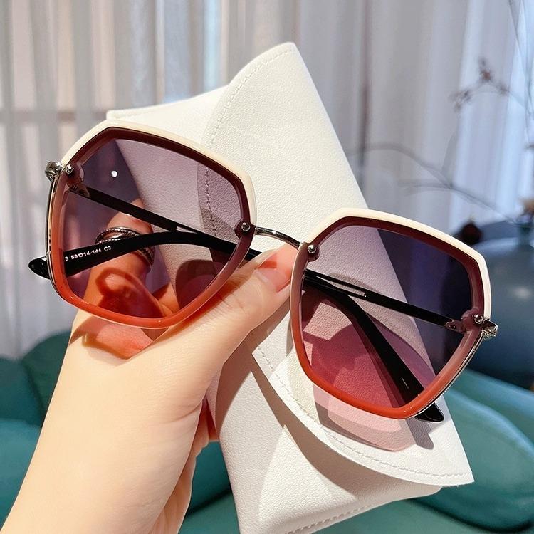 New sunglasses women's temperament sunglasses black gold gradual change color sunglasses advanced anti-ultraviolet explosion