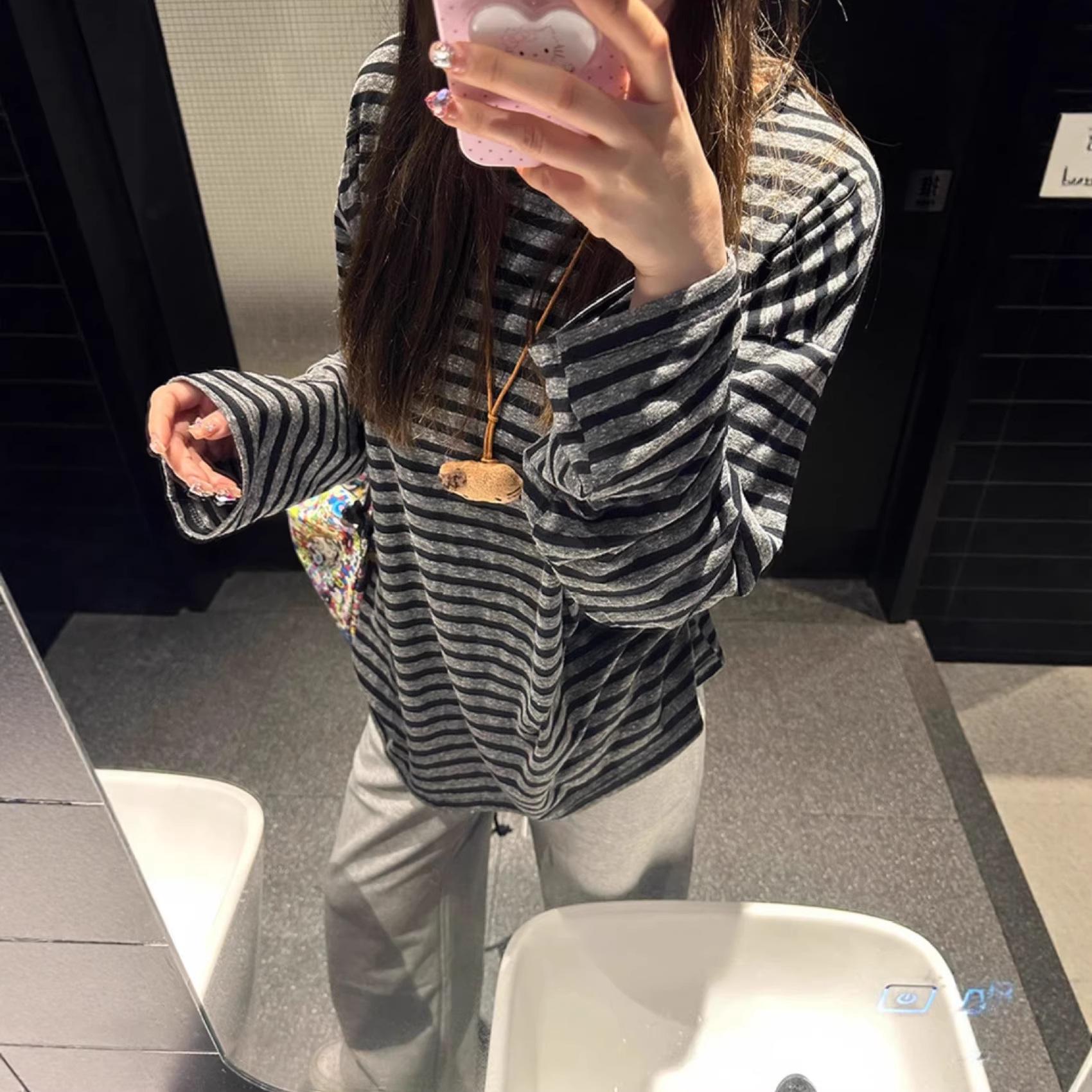 Women s Striped Contrast Long Sleeve Round Neck Tee - Relaxed Fit for Autumn/Winter L темно-серого