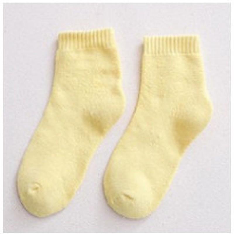 Women's Fleece-Lined Terry Socks, Mid-Calf, Thick, Warm, Sweat-Wicking, Odor-Resistant for Teens, Ideal for Autumn and Winter.
